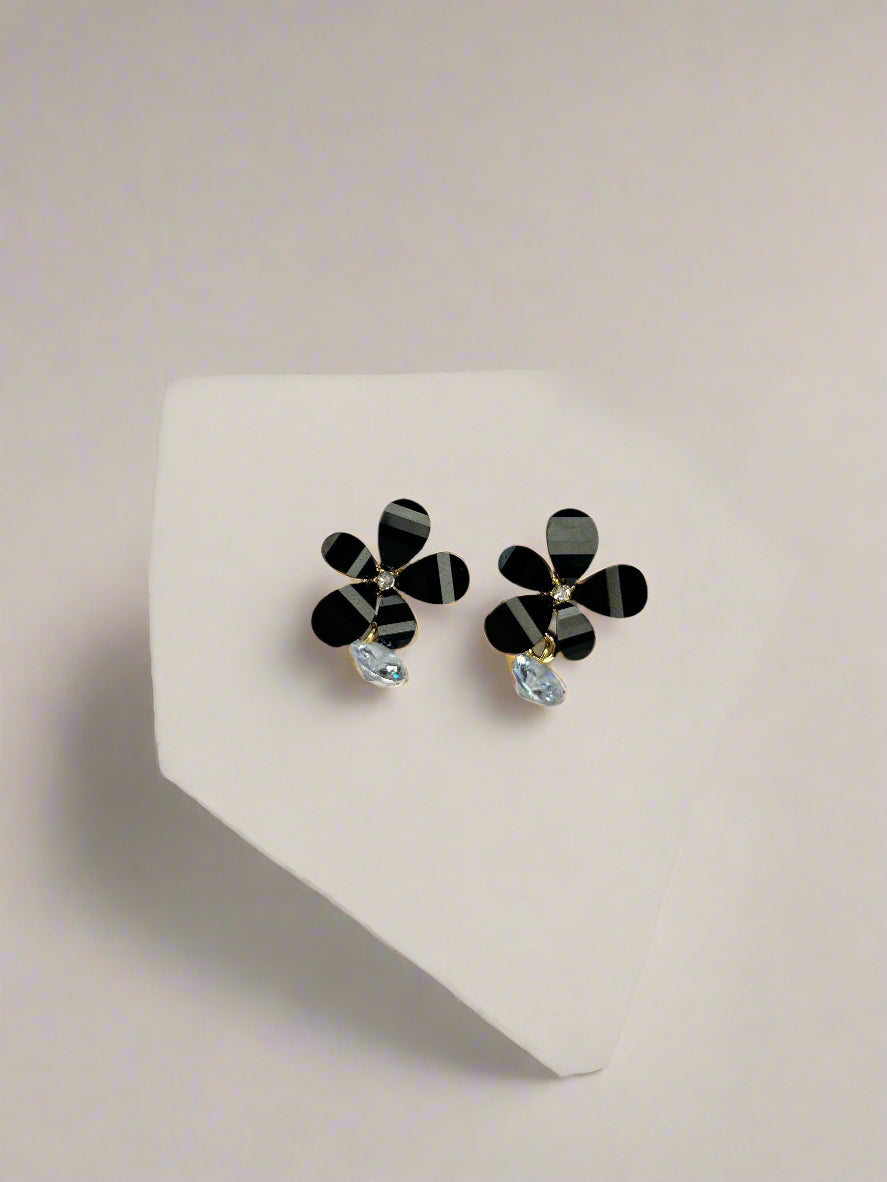 Black Petal Shine Earring