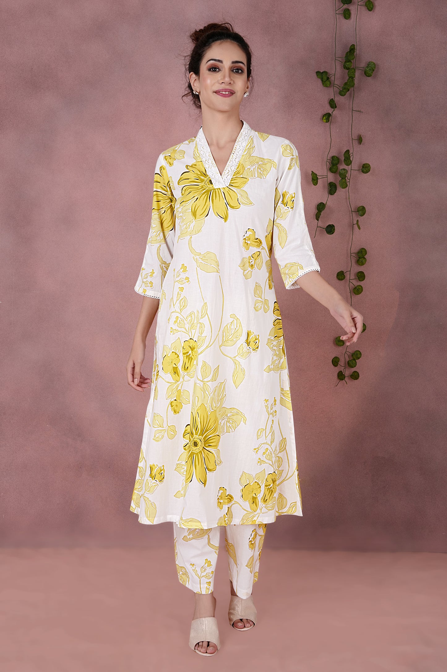Women's Jaipuri Cotton Yellow Floral Kurta & Pant Set - Lemon White