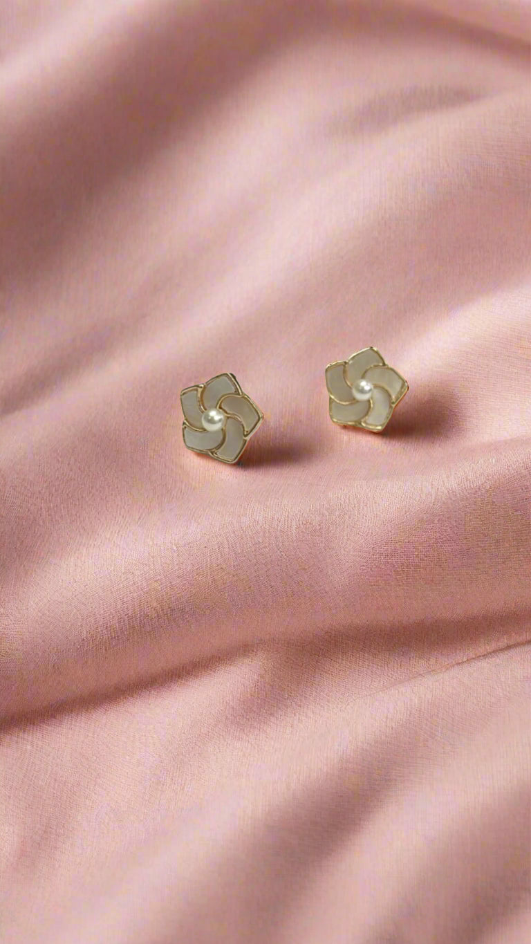 Elegant Petal Pearl Stud Earrings – Gold-Trimmed Floral Design