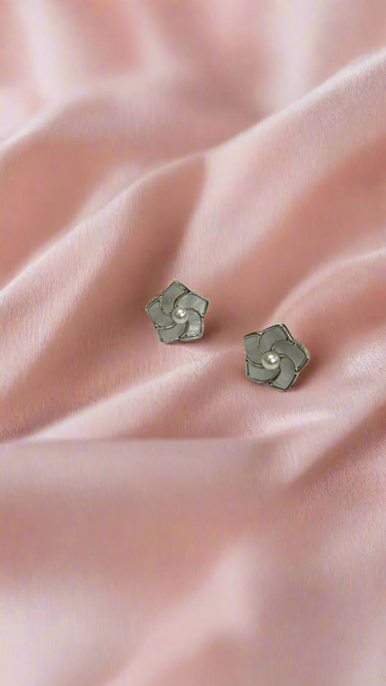 Elegant Petal Pearl Stud Earrings β Silver-Trimmed Floral Design