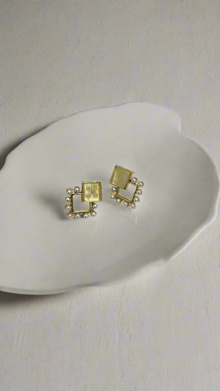 Golden Overlap Square Studs with Pearl Accents – Chic Elegance