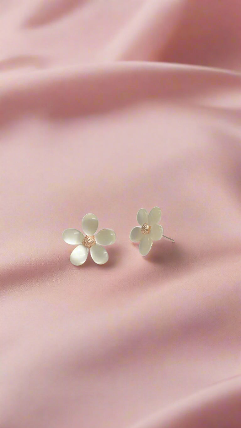 White Daisy Flower Stud Earrings with Gold-Tone Center