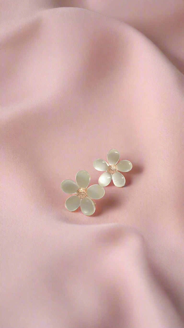 White Daisy Flower Stud Earrings with Gold-Tone Center