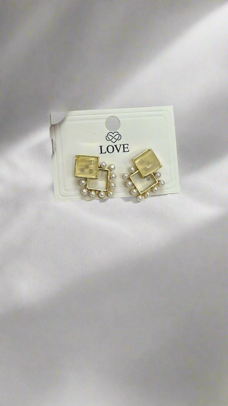 Golden Overlap Square Studs with Pearl Accents – Chic Elegance