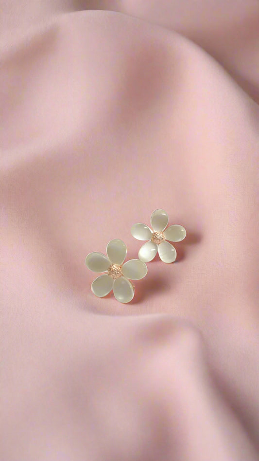 White Daisy Flower Stud Earrings with Gold-Tone Center